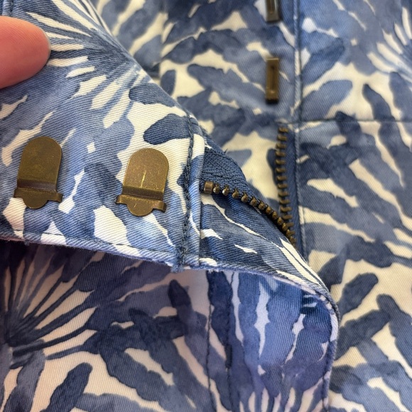 Vineyard Vines Women's Shorts - Picture 6 of 6